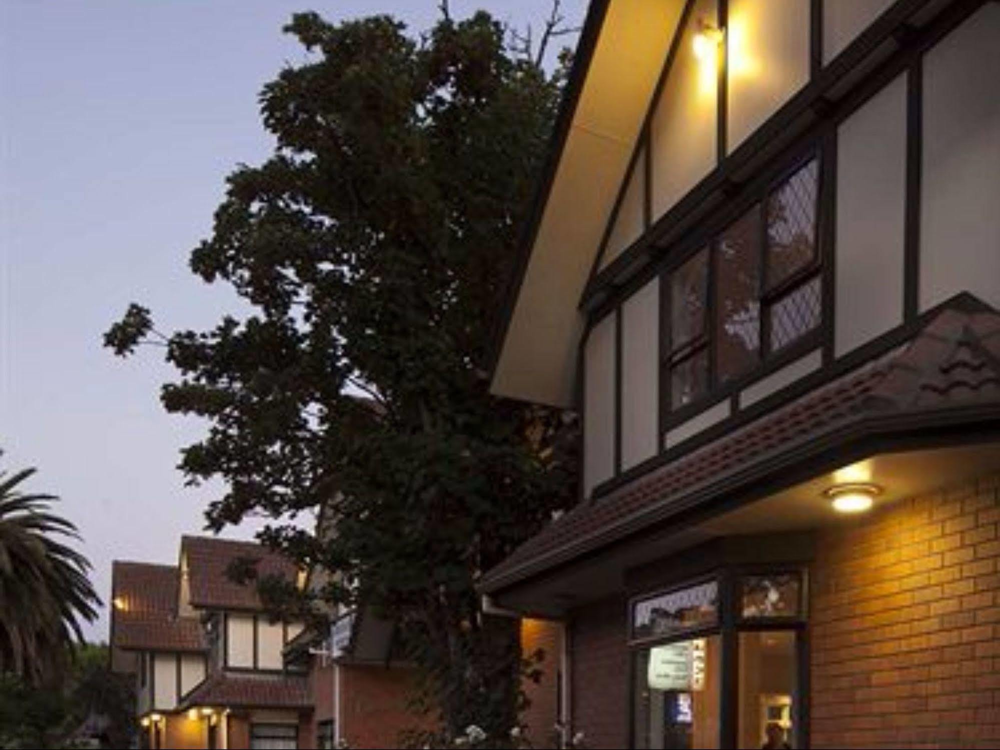 Champers Motor Inn ロワー・ハット エクステリア 写真