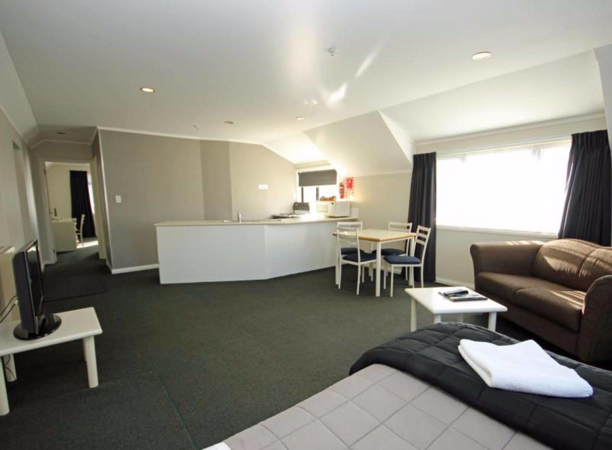 Champers Motor Inn ロワー・ハット エクステリア 写真