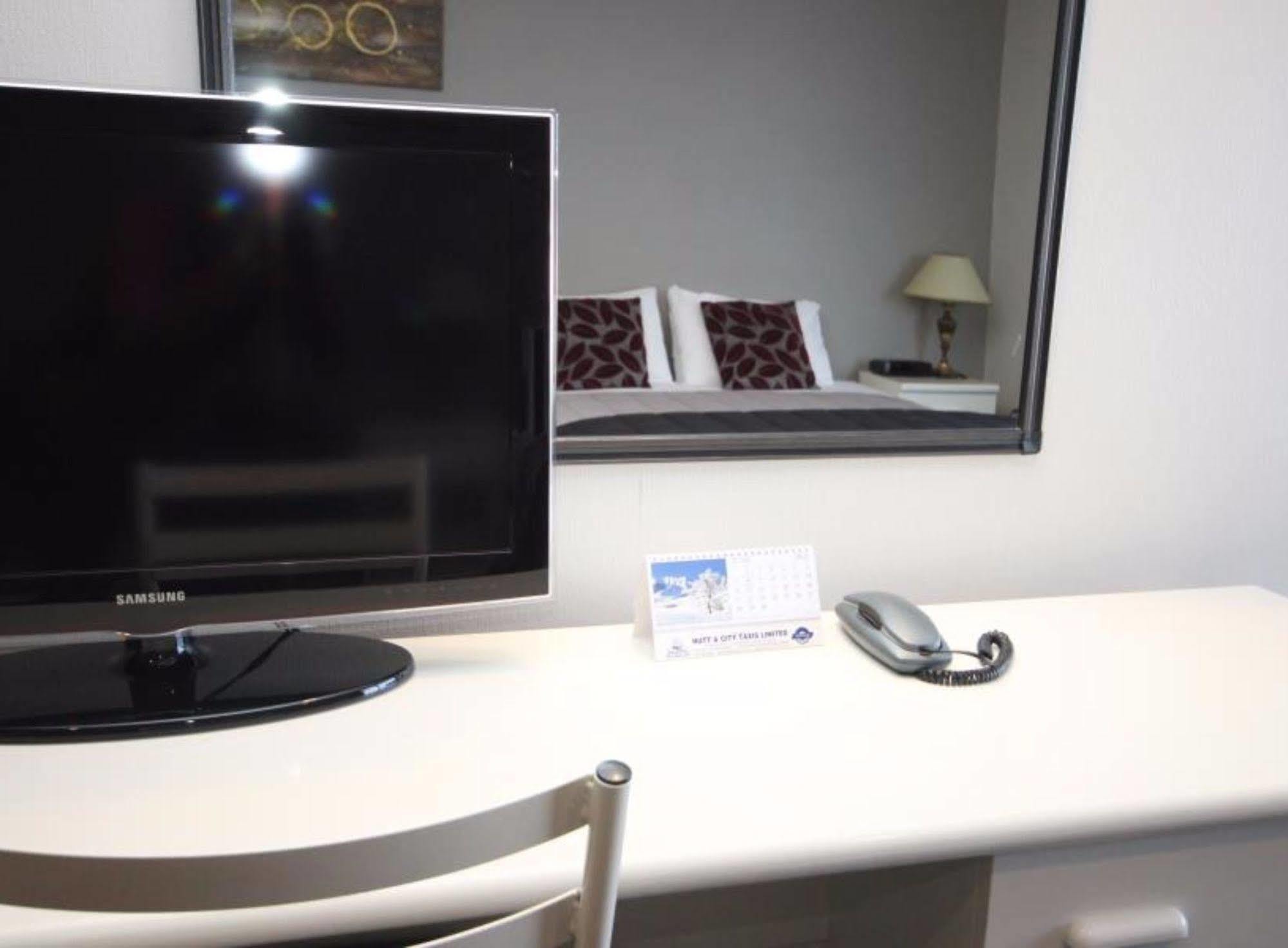 Champers Motor Inn ロワー・ハット エクステリア 写真