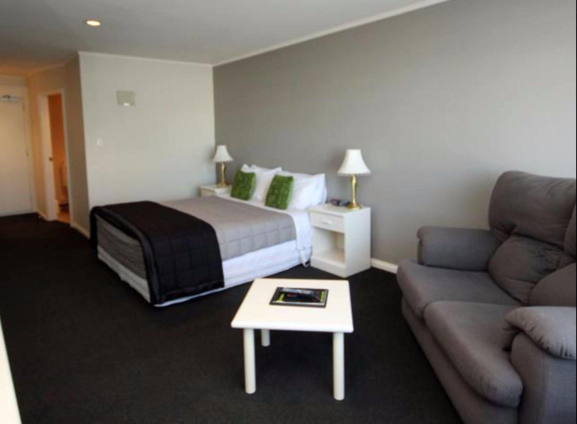 Champers Motor Inn ロワー・ハット エクステリア 写真